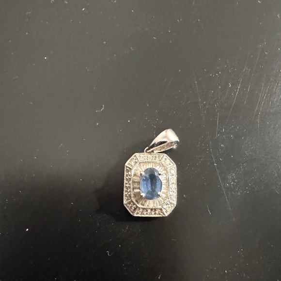 Tanzanite and diamond pendant - Picture 1 of 2